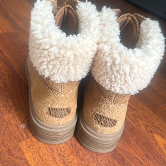 Ugg Harrison Lace Boot Women’s - Picture 2 of 7